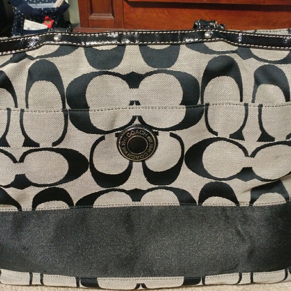 Coach Handbags - Coach tote bag ✨offers welcomed✨